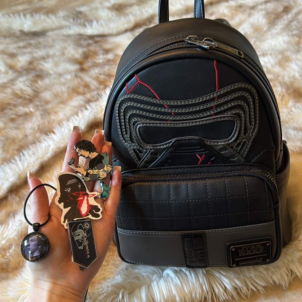 Perfect Condition Loungefly Kylo Ren Mini Backpack + Pin Bundle!